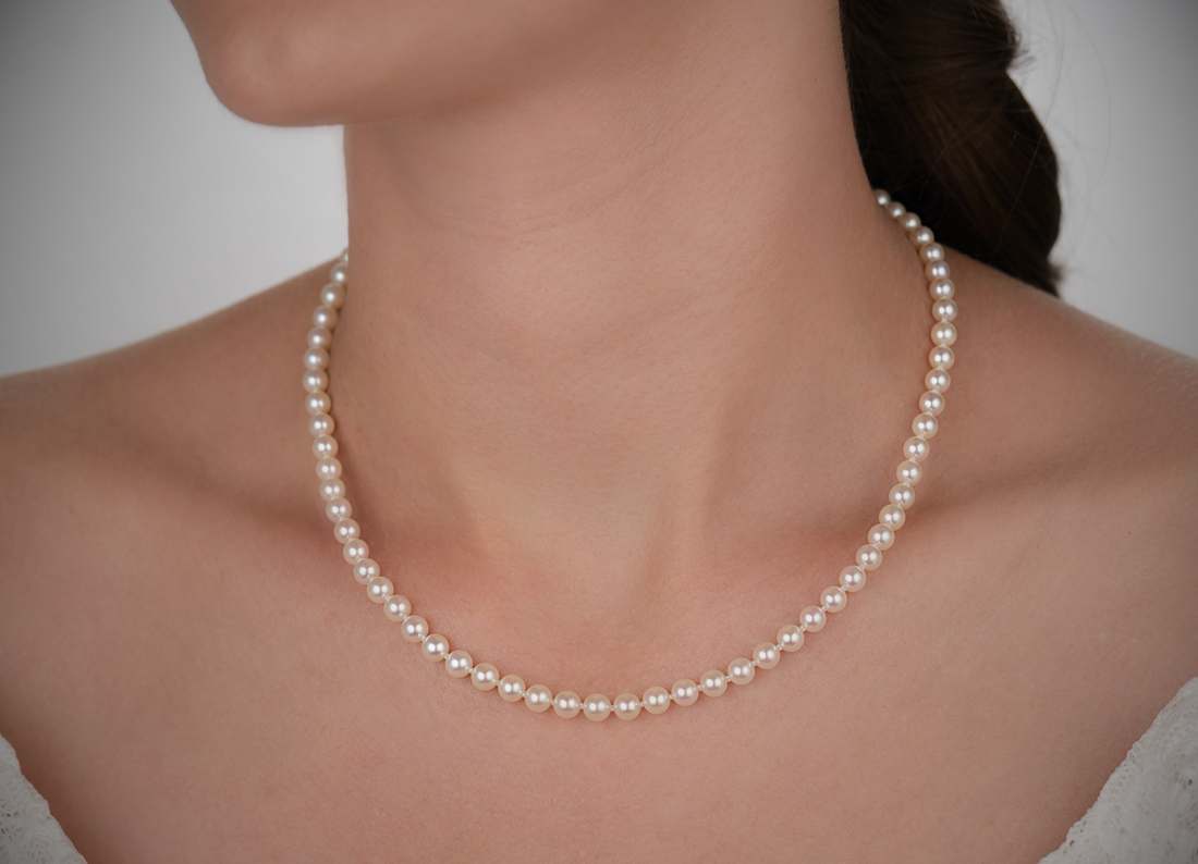 Akoya pearl necklace, choker length