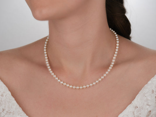 Why an Akoya Pearl Necklace Makes the Right Gift