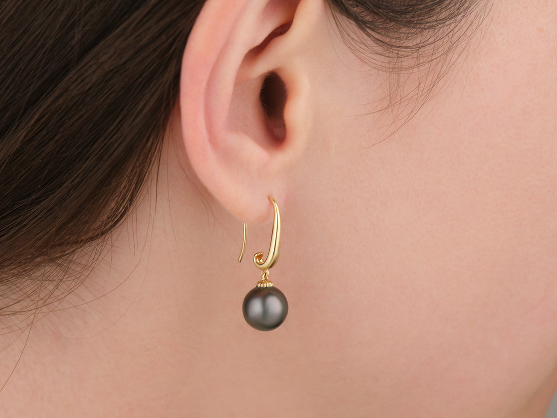 Tahitian dangle earrings