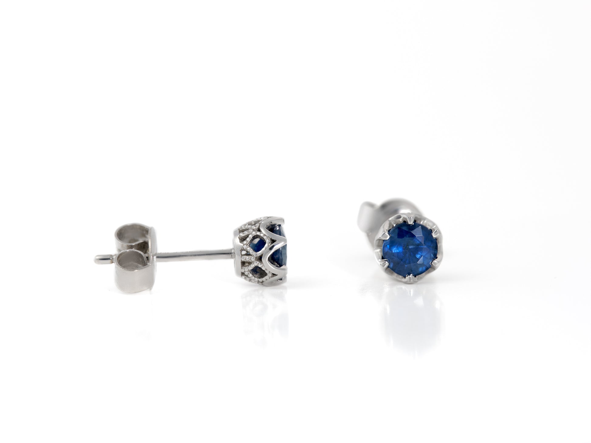 Sapphire Stud 6-Prong Earrings 0.4ct 18k - Pearl Atelier